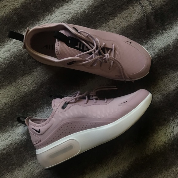 Nike Shoes - 💜NIKE air max shoes 👟💜
